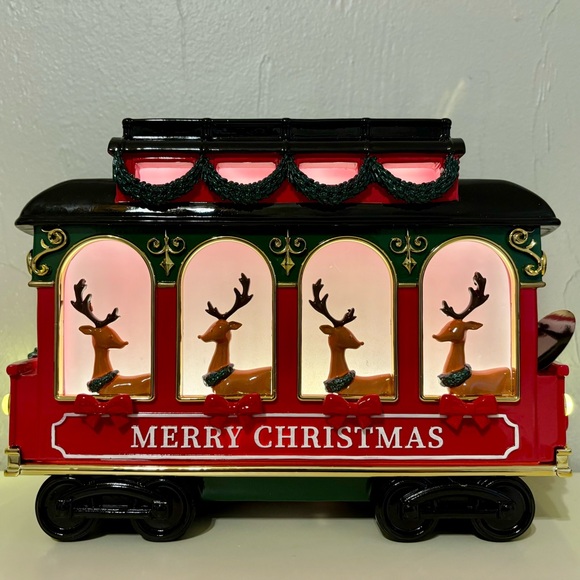 BBath & Body Works Christmas 2025 Trolley Light-Up Pedestal 3-Wick Candle Holder - Picture 2 of 8